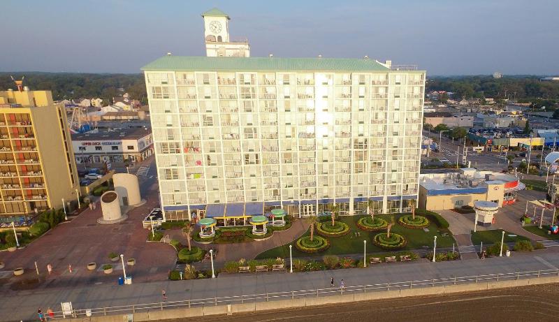 Boardwalk Resort Hotel and Villas - image 16
