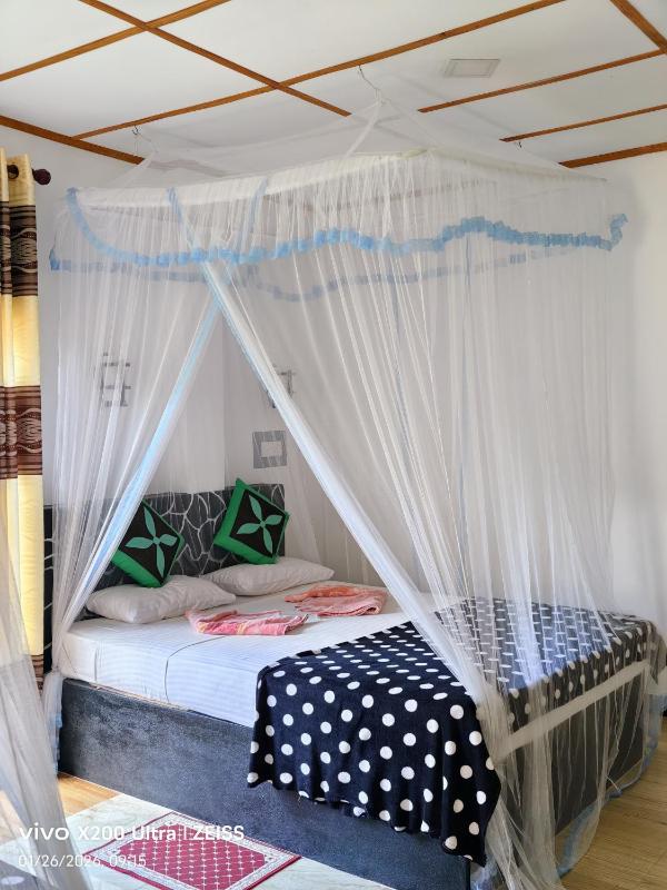 ELLA FREEDOM STAR COTTAGE - image 35