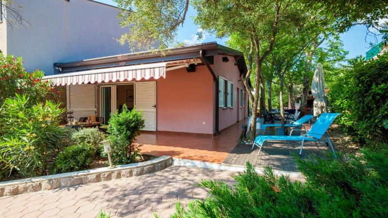 Ferienhaus Nina mit Whirpool by Villas Guide - image 5