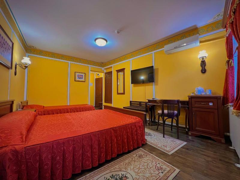 Family Hotel at Renaissance Square - image 11