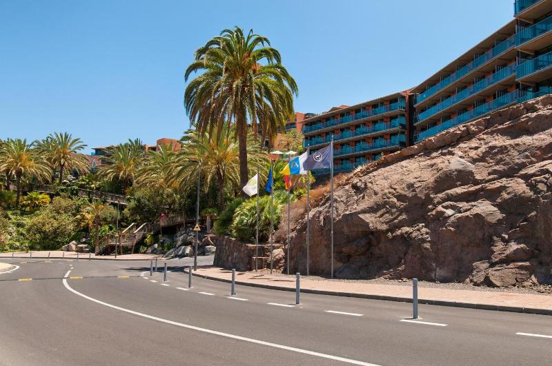 Yellow Sunshine 8 by VillaGranCanaria - image 18