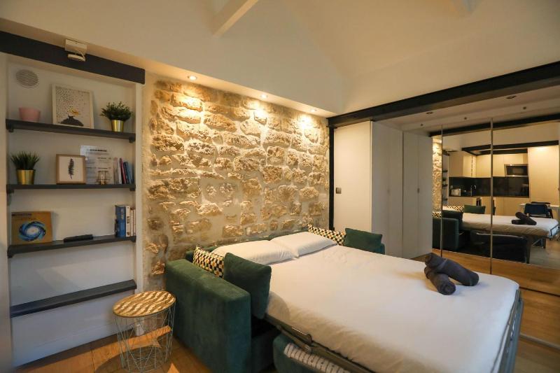 Charming studio in the 17th ideal for 2 - image 1