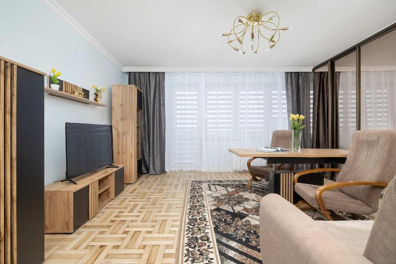 Spacious Apartment with 3 Bedrooms and Balcony in Rzeszów by Noclegi Renters - image 10
