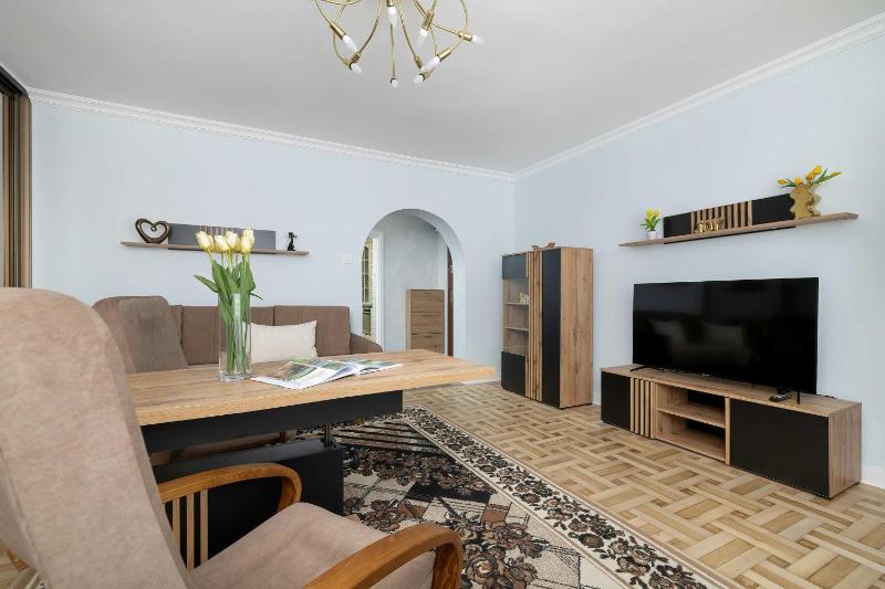 Spacious Apartment with 3 Bedrooms and Balcony in Rzeszów by Noclegi Renters - image 24