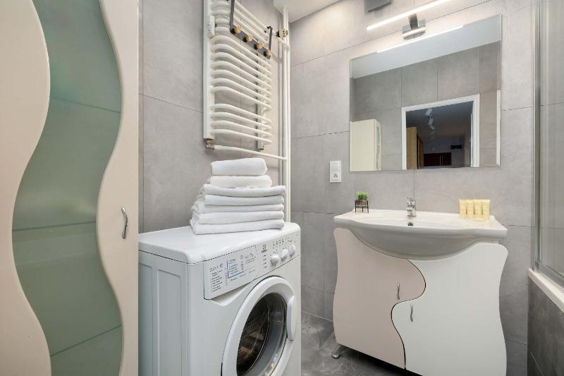 Spacious Apartment with 3 Bedrooms and Balcony in Rzeszów by Noclegi Renters - image 21