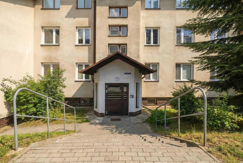Spacious Apartment with 3 Bedrooms and Balcony in Rzeszów by Noclegi Renters - image 32