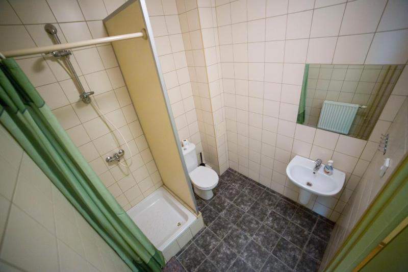 Twin Room with Private Bathroom image 2