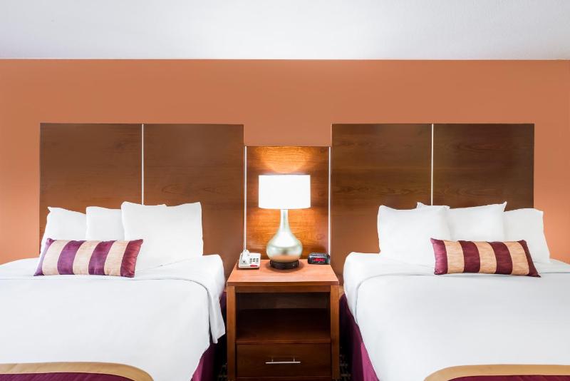 Queen Room with Two Queen Beds - Non-Smoking image 1
