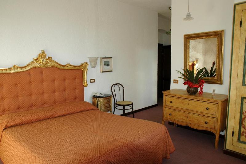 Double or Twin Room image 2