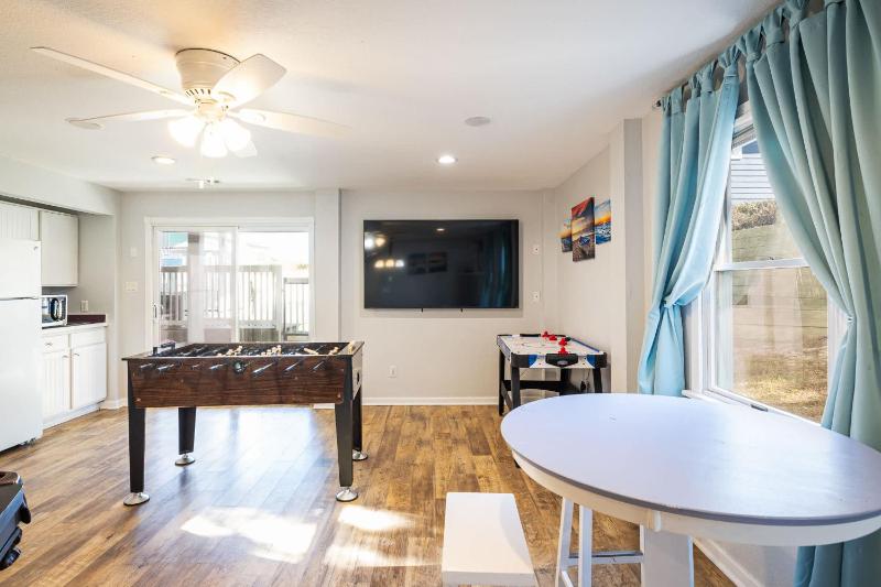 Nags Head Oceanfront Private Beach Access & Pool - image 39