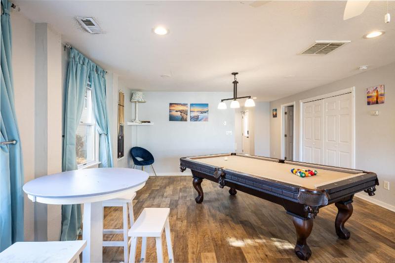 Nags Head Oceanfront Private Beach Access & Pool - image 19