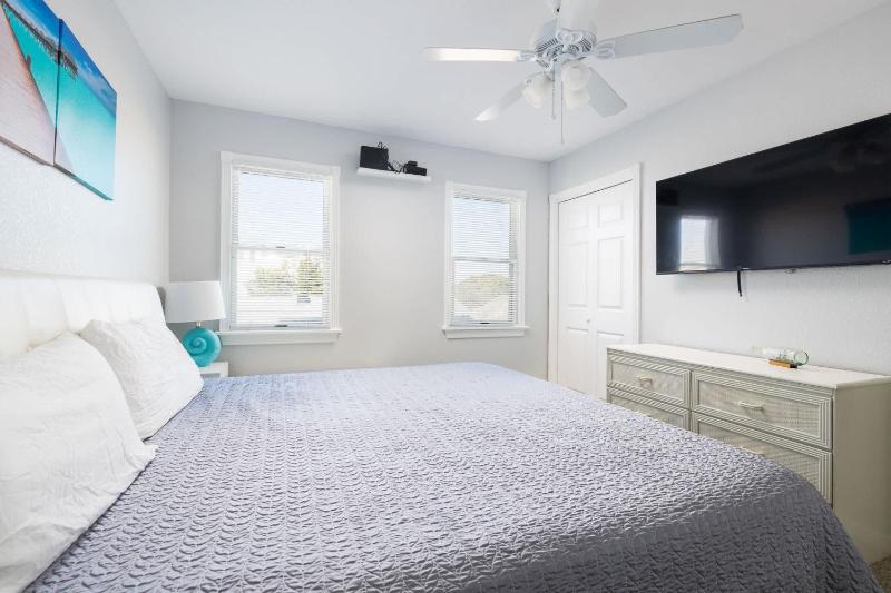 Nags Head Oceanfront Private Beach Access & Pool - image 35