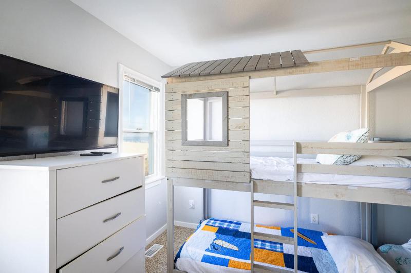 Nags Head Oceanfront Private Beach Access & Pool - image 48
