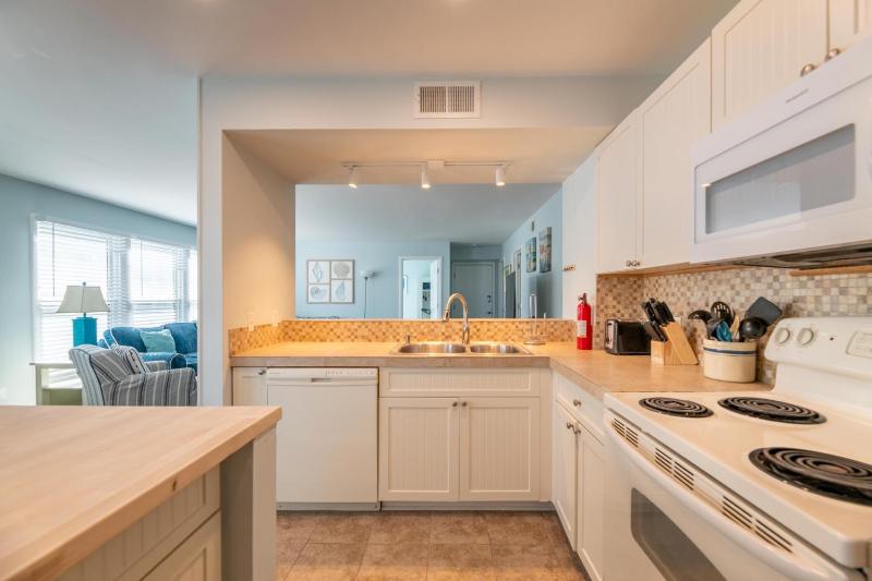 Four Sons of a Beach - KDH Scrimshaw Oceanfront Condo Ocean View Cargo Lift Flex Stays - image 13