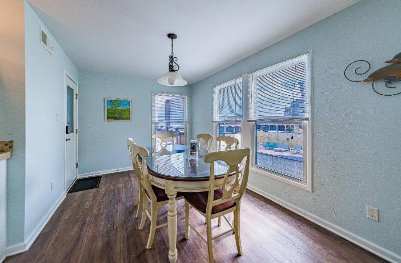 Four Sons of a Beach - KDH Scrimshaw Oceanfront Condo Ocean View Cargo Lift Flex Stays - image 16