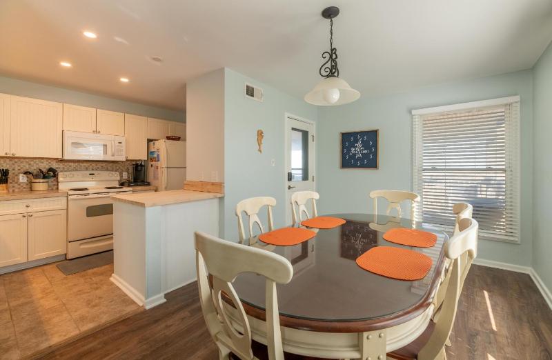 Four Sons of a Beach - KDH Scrimshaw Oceanfront Condo Ocean View Cargo Lift Flex Stays - image 8