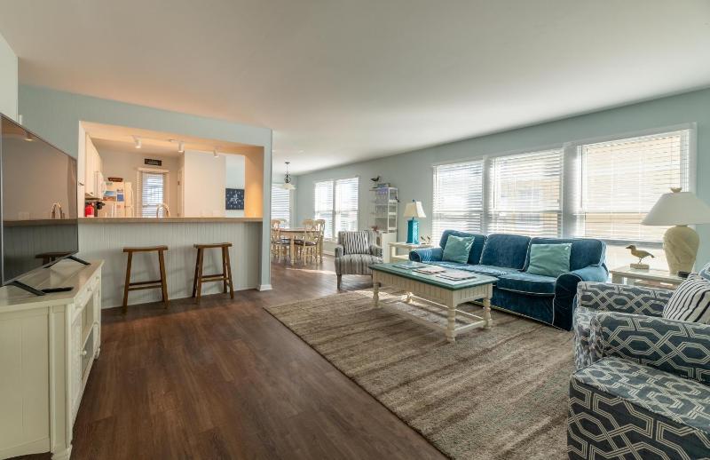 Four Sons of a Beach - KDH Scrimshaw Oceanfront Condo Ocean View Cargo Lift Flex Stays - image 3