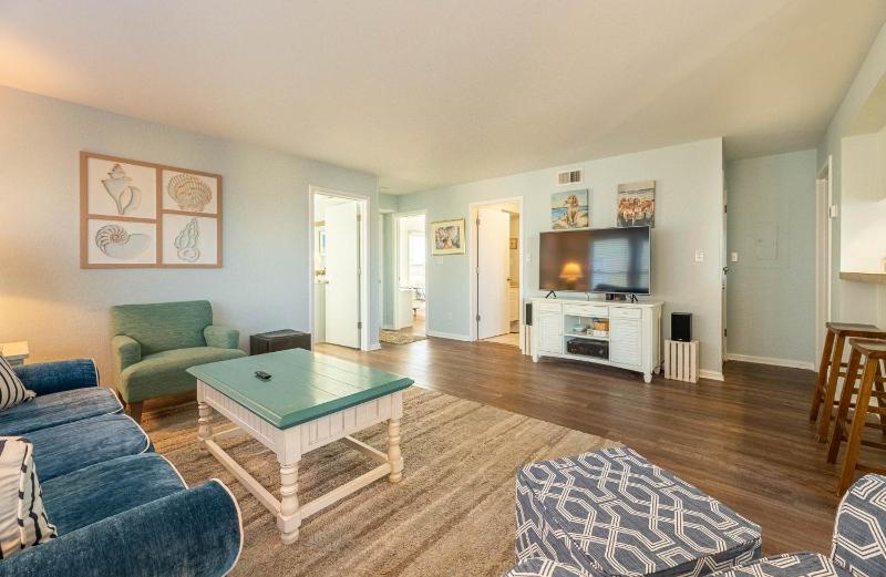 Four Sons of a Beach - KDH Scrimshaw Oceanfront Condo Ocean View Cargo Lift Flex Stays - image 36