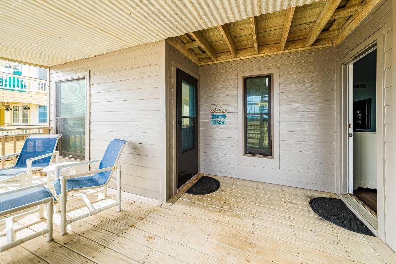 Four Sons of a Beach - KDH Scrimshaw Oceanfront Condo Ocean View Cargo Lift Flex Stays - image 18
