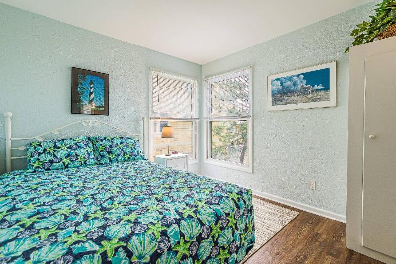 Four Sons of a Beach - KDH Scrimshaw Oceanfront Condo Ocean View Cargo Lift Flex Stays - image 12