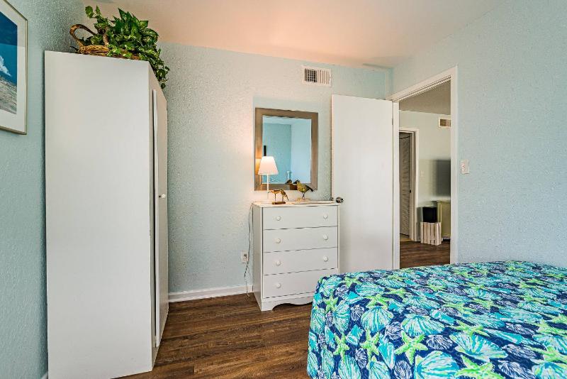 Four Sons of a Beach - KDH Scrimshaw Oceanfront Condo Ocean View Cargo Lift Flex Stays - image 35
