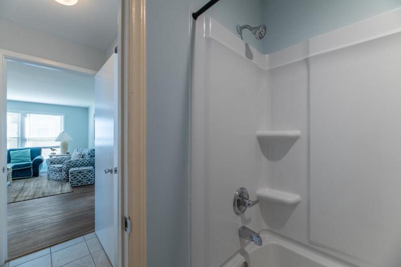 Four Sons of a Beach - KDH Scrimshaw Oceanfront Condo Ocean View Cargo Lift Flex Stays - image 10