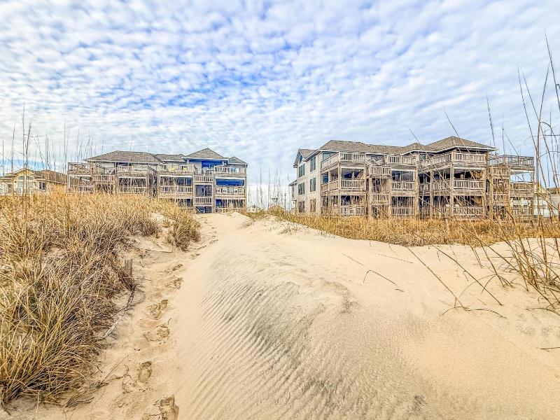 Four Sons of a Beach - KDH Scrimshaw Oceanfront Condo Ocean View Cargo Lift Flex Stays - image 9