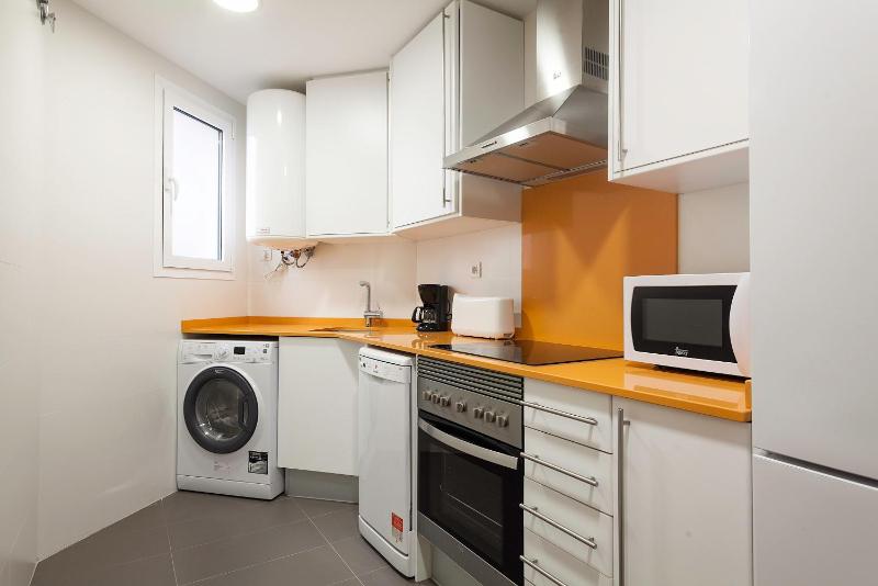 Executive One-Bedroom Apartment image 3