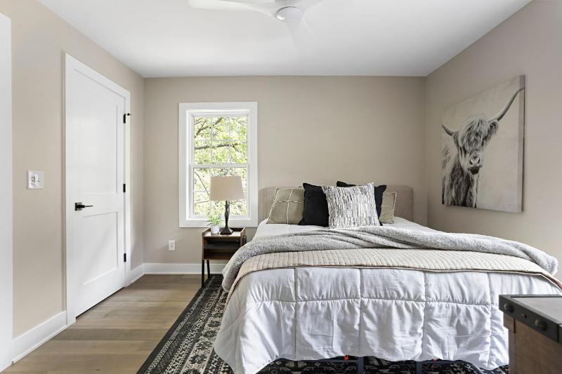 Cute and Quaint on Carrollton-Family Friendly Home - image 23