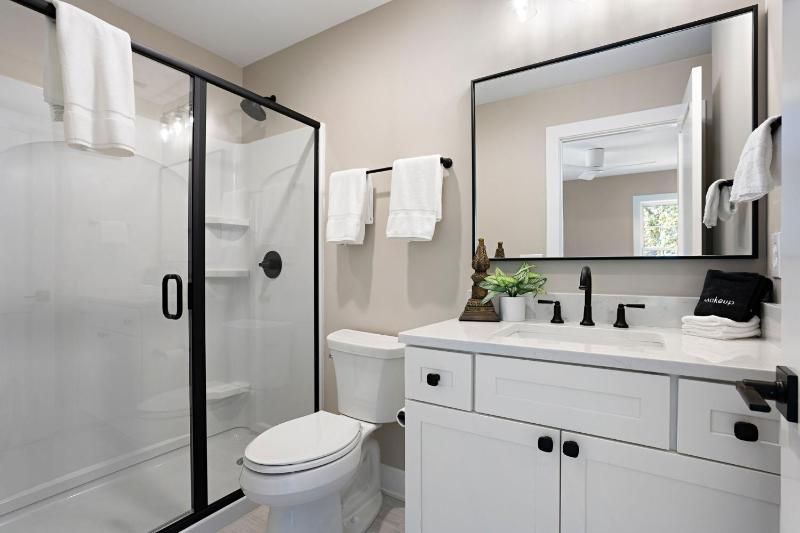 Cute and Quaint on Carrollton-Family Friendly Home - image 37