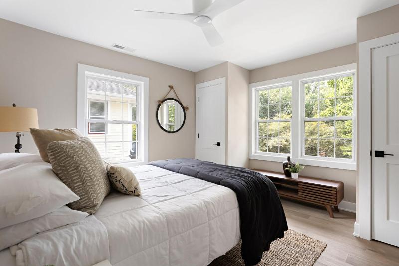 Cute and Quaint on Carrollton-Family Friendly Home - image 10