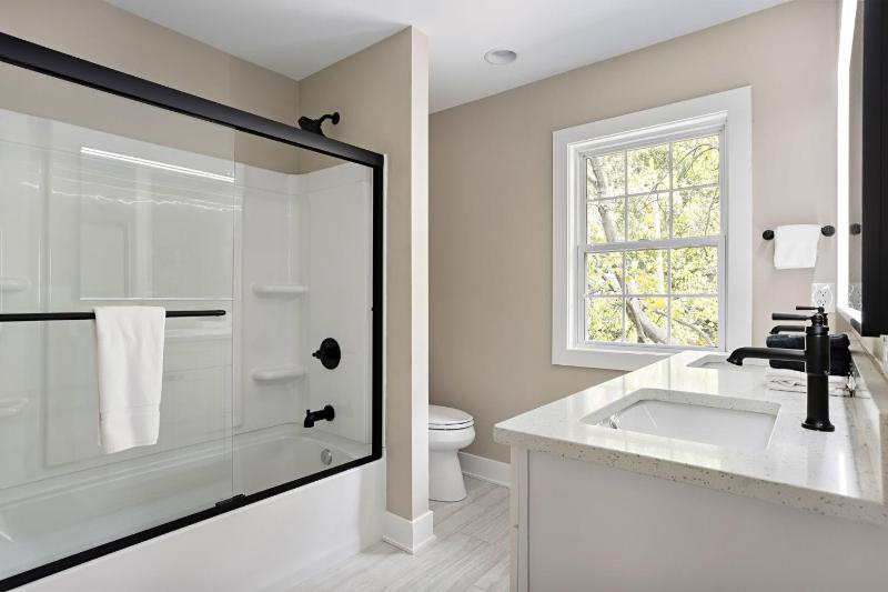 Cute and Quaint on Carrollton-Family Friendly Home - image 8