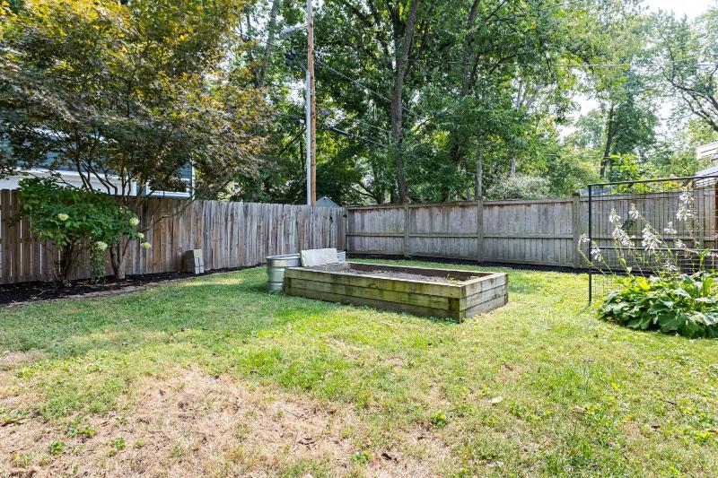 Cute and Quaint on Carrollton-Family Friendly Home - image 44