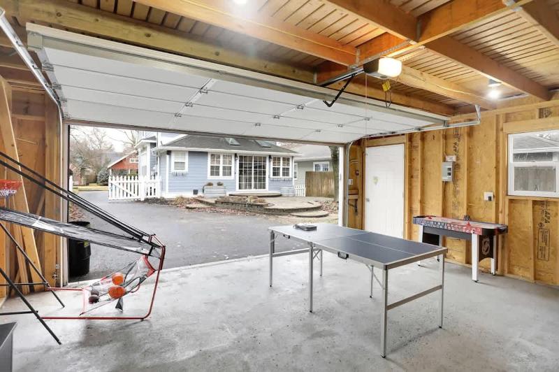 Cute and Quaint on Carrollton-Family Friendly Home - image 14