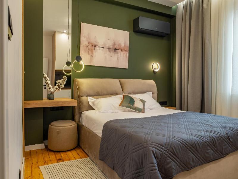 Stylish New High-End 3BR Apt on Vitoshka Blvd - image 10