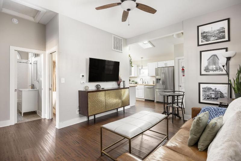 Sleek Modern Indy Home with Yard WiFi Family Friendly & Easy Access - image 44