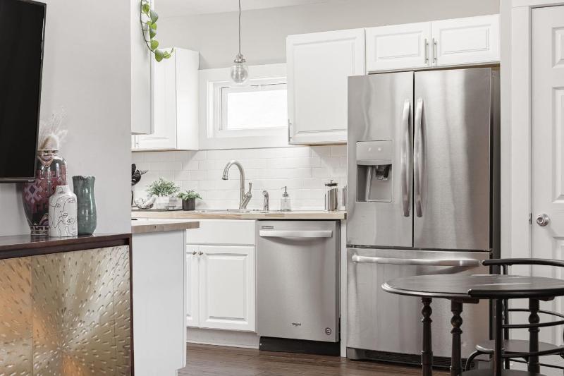 Sleek Modern Indy Home with Yard WiFi Family Friendly & Easy Access - image 12