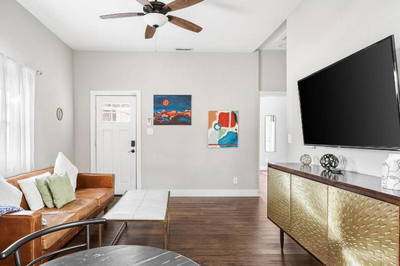 Sleek Modern Indy Home with Yard WiFi Family Friendly & Easy Access - image 21
