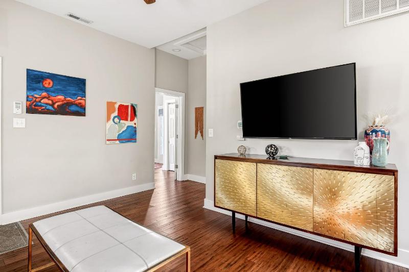 Sleek Modern Indy Home with Yard WiFi Family Friendly & Easy Access - image 28