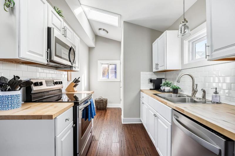 Sleek Modern Indy Home with Yard WiFi Family Friendly & Easy Access - image 26