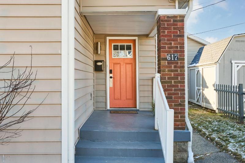Sleek Modern Indy Home with Yard WiFi Family Friendly & Easy Access - image 31