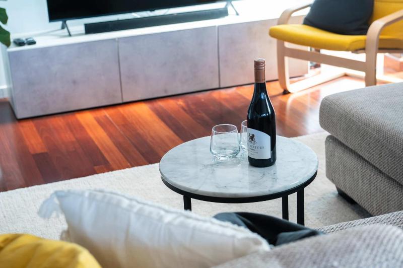Stylish Fitzroy Warehouse Apmnt with Balcony and BBQ - image 13