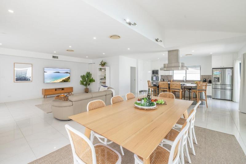 57 Tomaree Road House - Pool Air-con Wi-fi Boat Parking - image 21