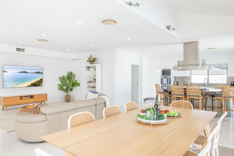 57 Tomaree Road House - Pool Air-con Wi-fi Boat Parking - image 12