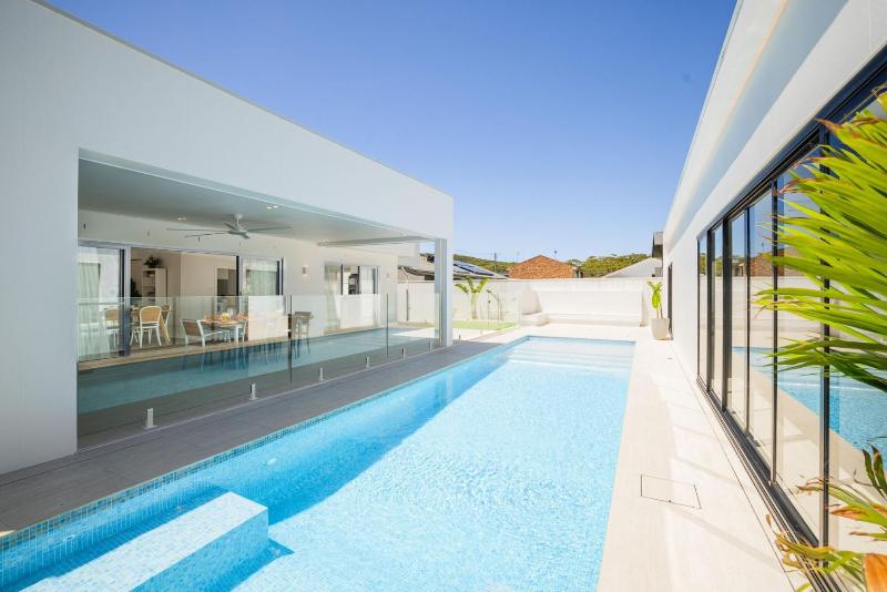 57 Tomaree Road Complex - House and Cabana with Pool Linen Air-con Wi-fi Boat Parking - image 34