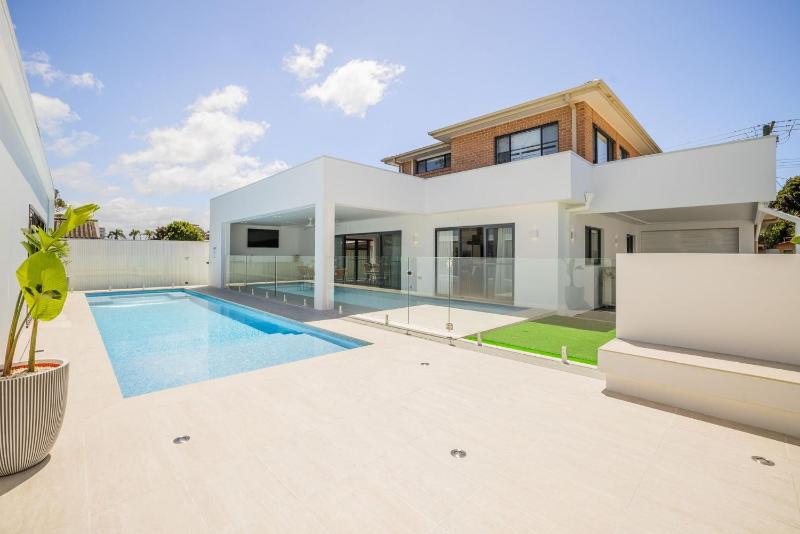 57 Tomaree Road Complex - House and Cabana with Pool Linen Air-con Wi-fi Boat Parking - image 33
