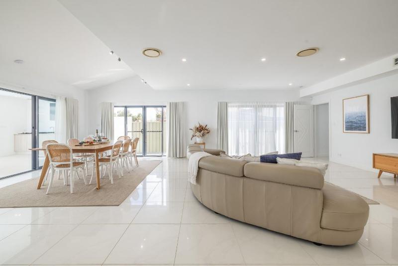 57 Tomaree Road Complex - House and Cabana with Pool Linen Air-con Wi-fi Boat Parking - image 23