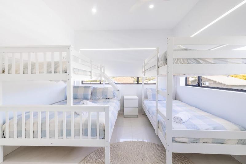 57 Tomaree Road Complex - House and Cabana with Pool Linen Air-con Wi-fi Boat Parking - image 22
