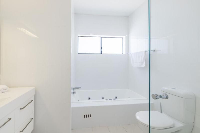 57 Tomaree Road Complex - House and Cabana with Pool Linen Air-con Wi-fi Boat Parking - image 11