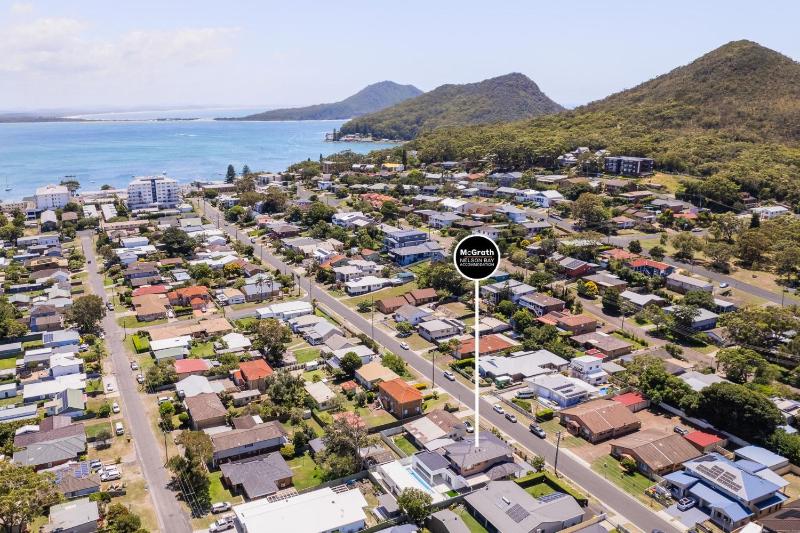 57 Tomaree Road Complex - House and Cabana with Pool Linen Air-con Wi-fi Boat Parking - image 16
